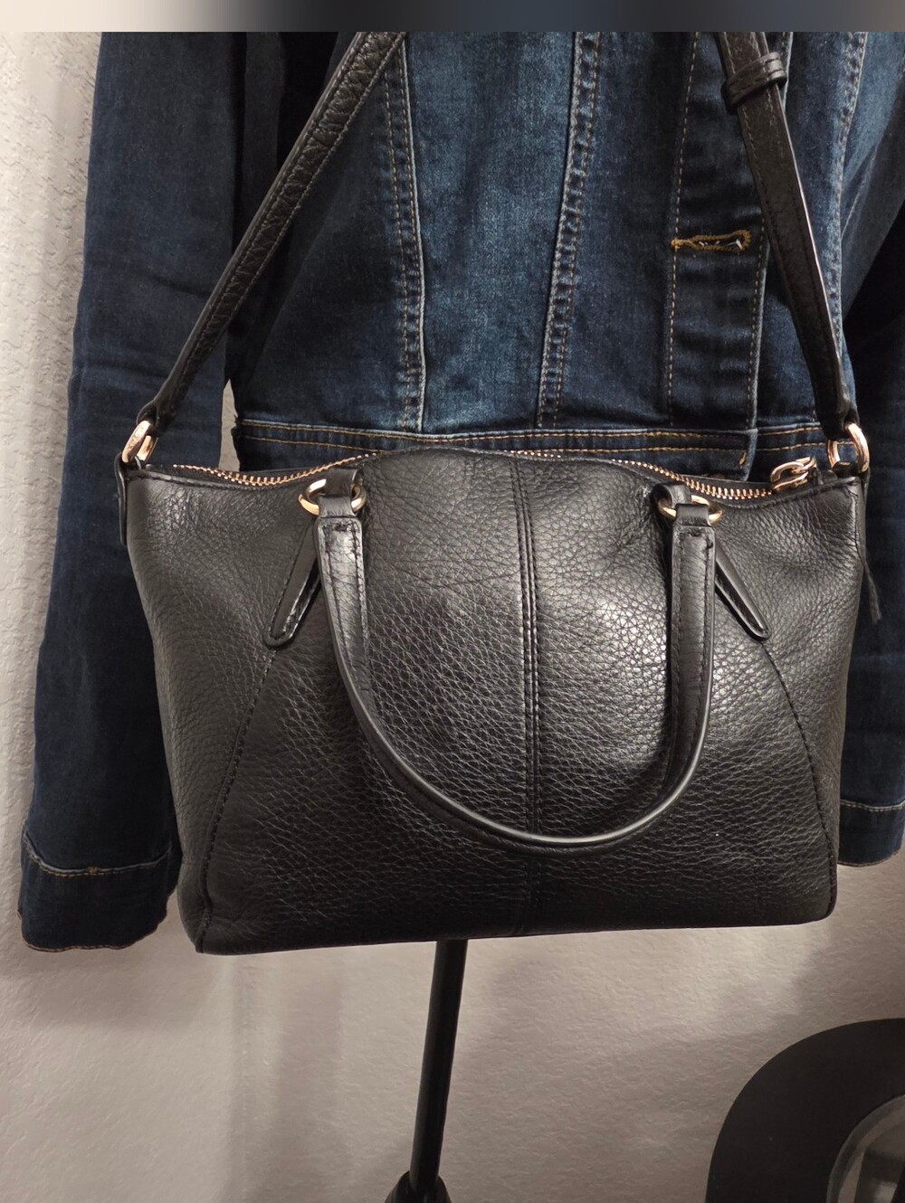 Coach Small Kelsey Satchel Black Pebbled Leather-Gold Tone Hardware- Crossbody - Picture 5 of 9